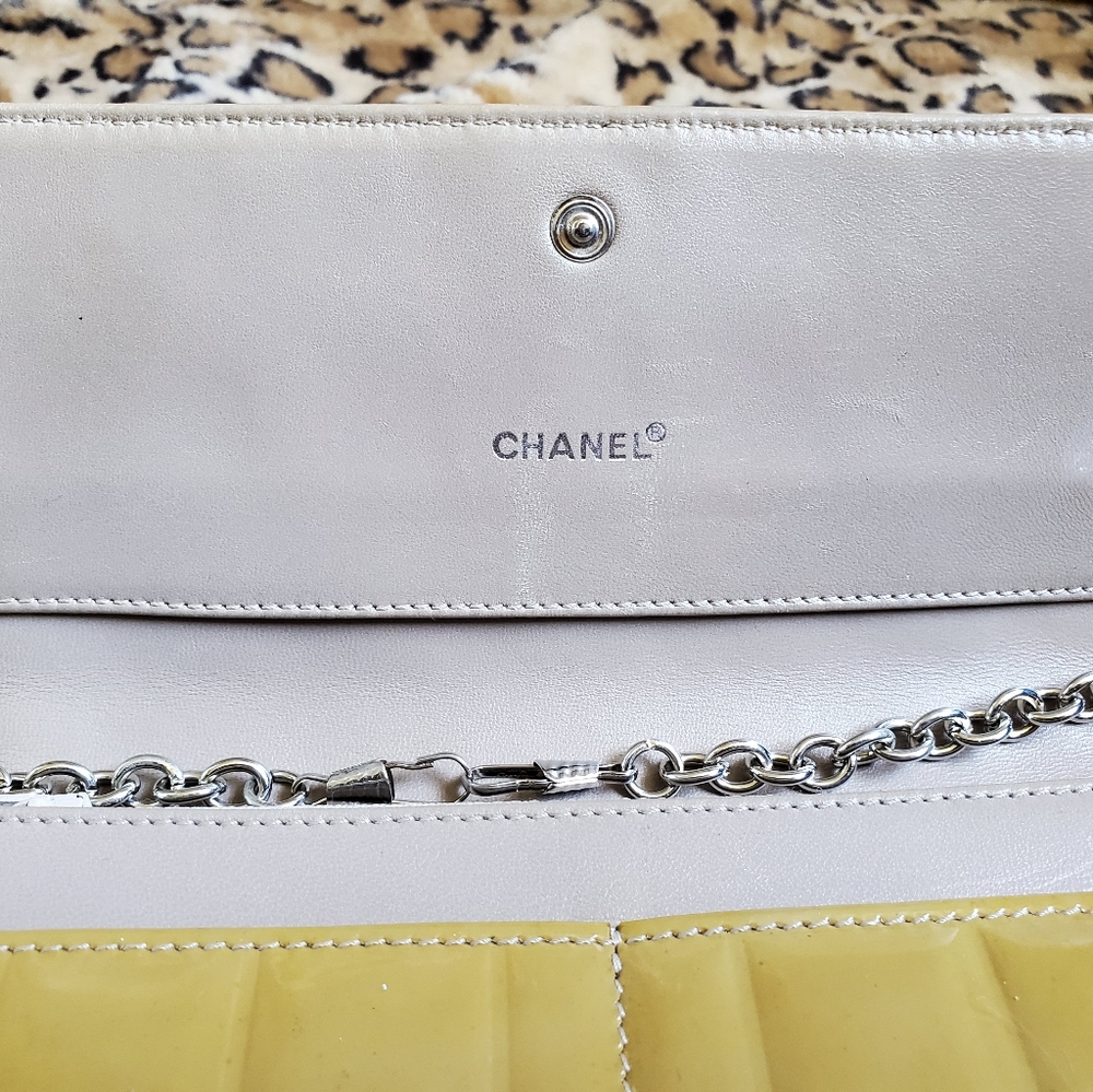 Chanel patent leather clutch - Picture 7 of 9